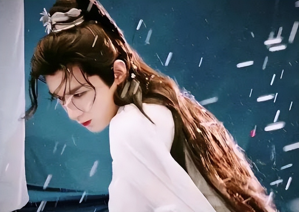 明星工资再次成为热点,_影视寒冬 明星收入暴跌 十八线演员困境
